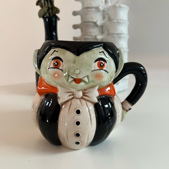 Johanna Parker Halloween Dracula Mug - Picture 1 of 3